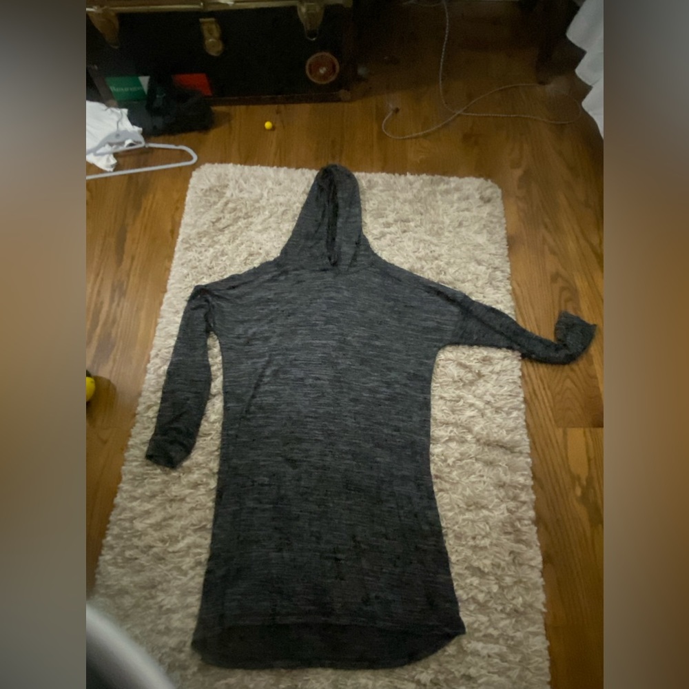 Worn 1x EUC. Nicole Miller stretchy hooded dress